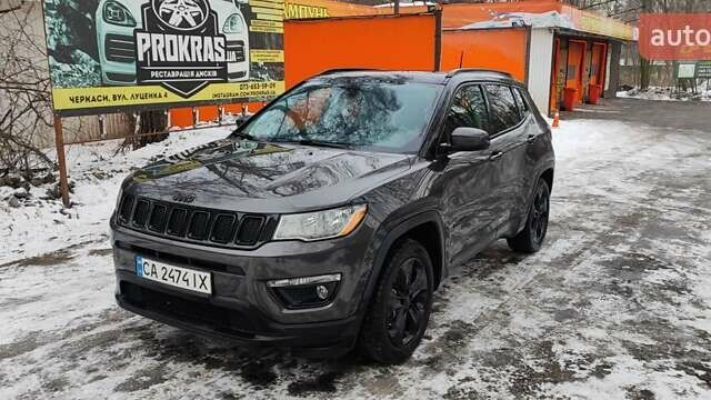 Серый Джип Компас, объемом двигателя 2.36 л и пробегом 100 тыс. км за 15000 $, фото 1 на Automoto.ua