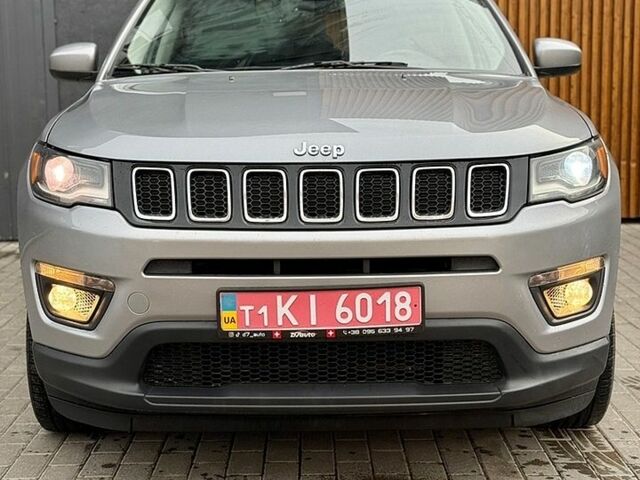 Сірий Джип Compass, об'ємом двигуна 2.4 л та пробігом 99 тис. км за 14200 $, фото 1 на Automoto.ua