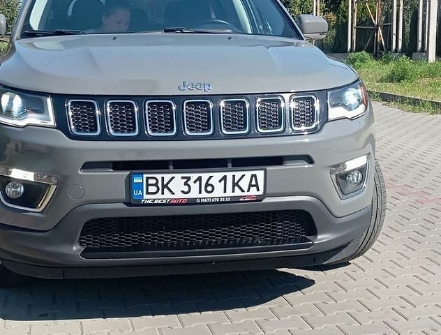 Серый Джип Компас, объемом двигателя 2.4 л и пробегом 126 тыс. км за 13900 $, фото 1 на Automoto.ua