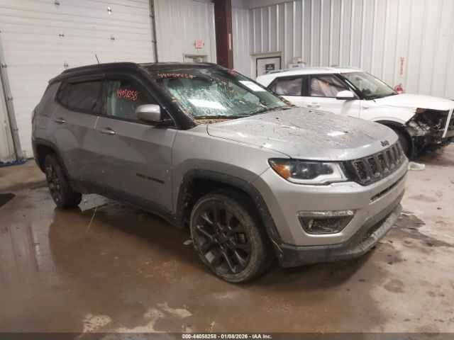 Сірий Джип Compass, об'ємом двигуна 2.4 л та пробігом 113 тис. км за 3000 $, фото 1 на Automoto.ua