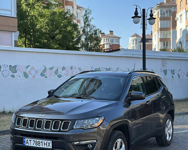 Серый Джип Компас, объемом двигателя 2.36 л и пробегом 100 тыс. км за 15700 $, фото 1 на Automoto.ua