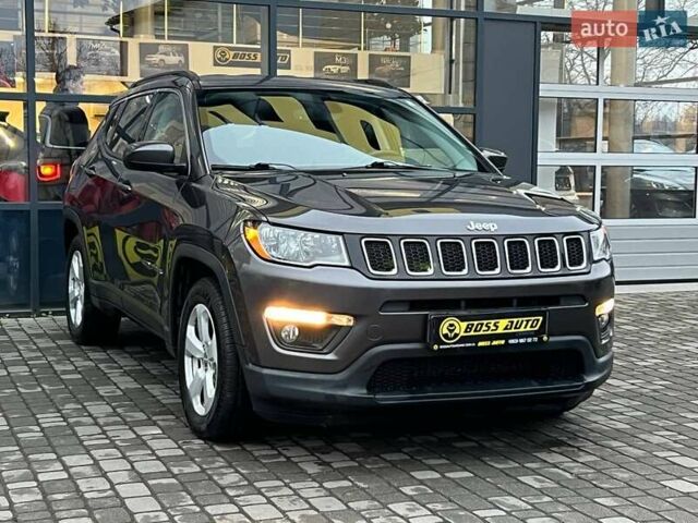 Серый Джип Компас, объемом двигателя 2.36 л и пробегом 100 тыс. км за 18000 $, фото 1 на Automoto.ua