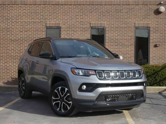 Сірий Джип Compass, об'ємом двигуна 2 л та пробігом 15 тис. км за 12200 $, фото 1 на Automoto.ua