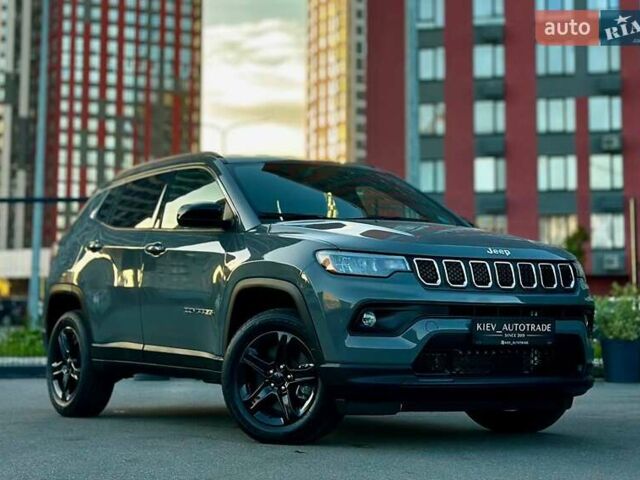 Серый Джип Компас, объемом двигателя 2 л и пробегом 9 тыс. км за 24900 $, фото 1 на Automoto.ua