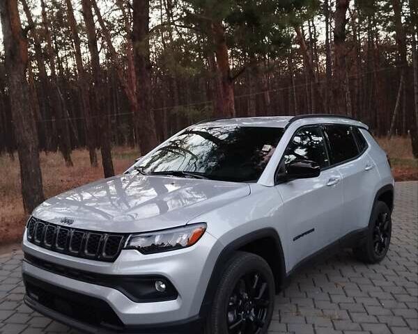 Сірий Джип Compass, об'ємом двигуна 2 л та пробігом 1 тис. км за 26000 $, фото 1 на Automoto.ua