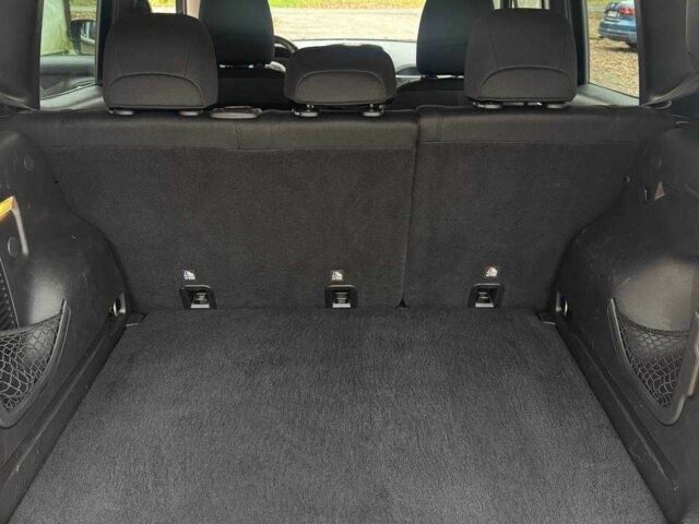 Черный Джип Другая, объемом двигателя 2.4 л и пробегом 84 тыс. км за 13800 $, фото 1 на Automoto.ua