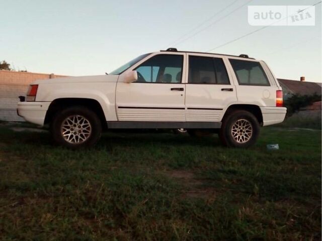 Білий Джип Grand Cherokee, об'ємом двигуна 5.2 л та пробігом 246 тис. км за 4000 $, фото 1 на Automoto.ua