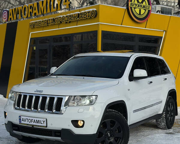 Белый Джип Гранд Чероки, объемом двигателя 2.99 л и пробегом 239 тыс. км за 16700 $, фото 1 на Automoto.ua