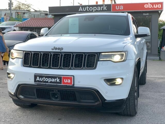 Білий Джип Grand Cherokee, об'ємом двигуна 3 л та пробігом 176 тис. км за 29440 $, фото 1 на Automoto.ua