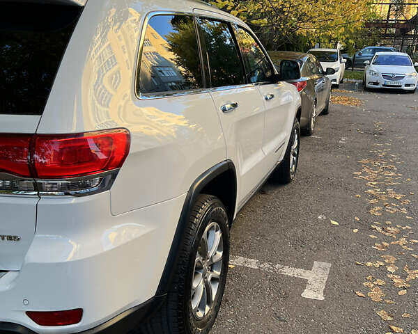 Джип Гранд Чероки 2016 в Львове на Automoto.ua Белый Джип Гранд Чероки, объемом двигателя 3.61 л и пробегом 50 тыс. км за 23800 $, фото 1 на Automoto.ua