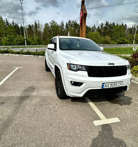 Білий Джип Grand Cherokee, об'ємом двигуна 3.6 л та пробігом 119 тис. км за 21000 $, фото 1 на Automoto.ua