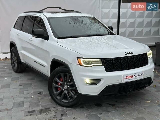 Белый Джип Гранд Чероки, объемом двигателя 5.85 л и пробегом 188 тыс. км за 25900 $, фото 1 на Automoto.ua