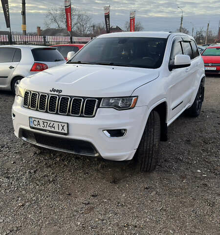 Белый Джип Гранд Чероки, объемом двигателя 3.6 л и пробегом 210 тыс. км за 23700 $, фото 1 на Automoto.ua