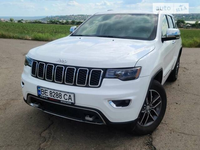 Білий Джип Grand Cherokee, об'ємом двигуна 3.6 л та пробігом 83 тис. км за 28000 $, фото 1 на Automoto.ua