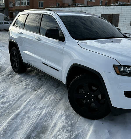 Білий Джип Grand Cherokee, об'ємом двигуна 3.6 л та пробігом 113 тис. км за 23000 $, фото 1 на Automoto.ua