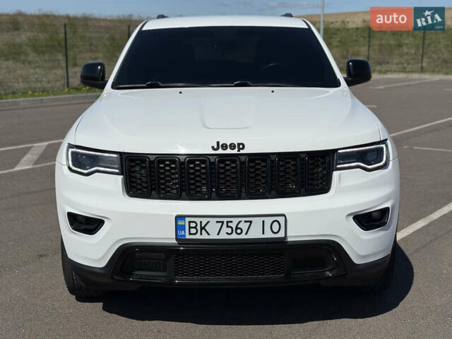 Белый Джип Гранд Чероки, объемом двигателя 3.6 л и пробегом 84 тыс. км за 25000 $, фото 1 на Automoto.ua