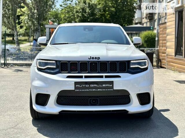 Білий Джип Grand Cherokee, об'ємом двигуна 6.2 л та пробігом 30 тис. км за 88000 $, фото 1 на Automoto.ua