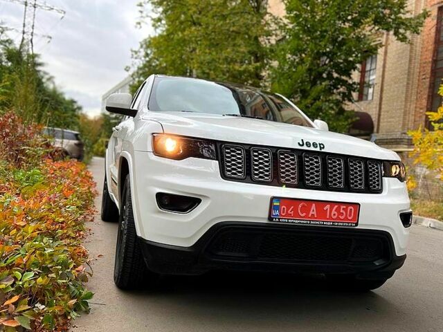 Білий Джип Grand Cherokee, об'ємом двигуна 3.6 л та пробігом 70 тис. км за 22400 $, фото 1 на Automoto.ua