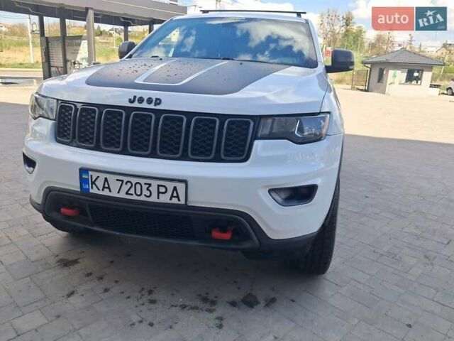 Белый Джип Гранд Чероки, объемом двигателя 3 л и пробегом 124 тыс. км за 29800 $, фото 1 на Automoto.ua