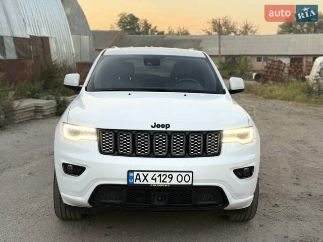 Белый Джип Гранд Чероки, объемом двигателя 3.6 л и пробегом 50 тыс. км за 26999 $, фото 1 на Automoto.ua