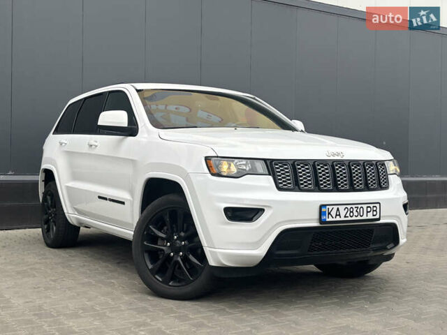 Білий Джип Grand Cherokee, об'ємом двигуна 3.6 л та пробігом 110 тис. км за 22700 $, фото 1 на Automoto.ua
