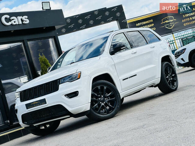 Білий Джип Grand Cherokee, об'ємом двигуна 3.6 л та пробігом 70 тис. км за 27800 $, фото 1 на Automoto.ua
