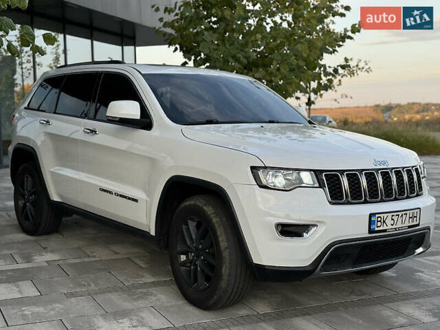 Білий Джип Grand Cherokee, об'ємом двигуна 3.6 л та пробігом 47 тис. км за 18500 $, фото 1 на Automoto.ua