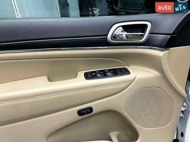 Білий Джип Grand Cherokee, об'ємом двигуна 3.6 л та пробігом 121 тис. км за 25700 $, фото 1 на Automoto.ua