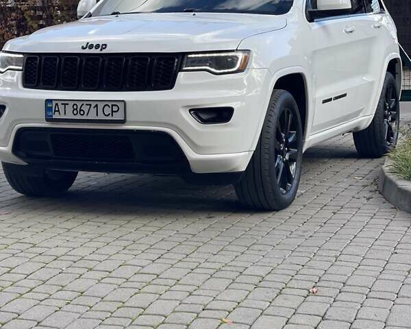 Білий Джип Grand Cherokee, об'ємом двигуна 3.6 л та пробігом 103 тис. км за 26900 $, фото 1 на Automoto.ua