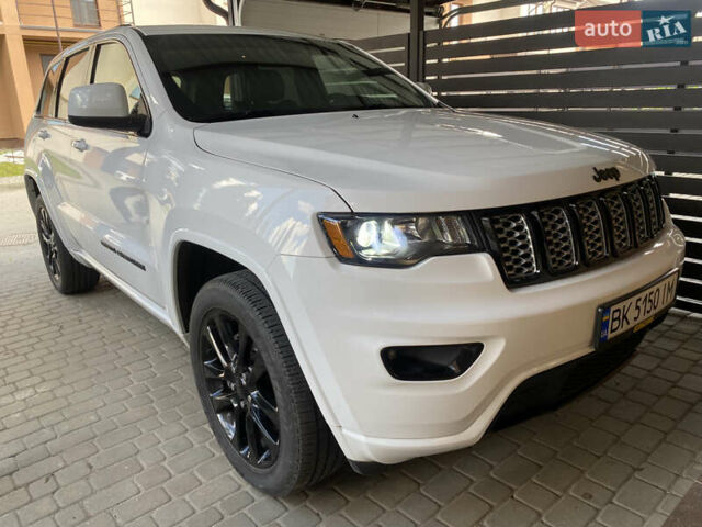 Білий Джип Grand Cherokee, об'ємом двигуна 3.6 л та пробігом 78 тис. км за 27300 $, фото 1 на Automoto.ua