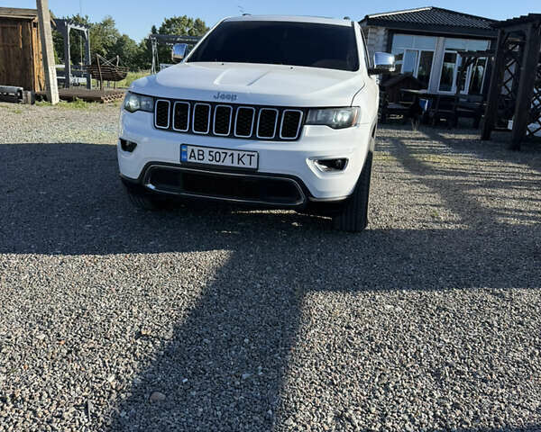 Білий Джип Grand Cherokee, об'ємом двигуна 3.6 л та пробігом 165 тис. км за 22000 $, фото 1 на Automoto.ua
