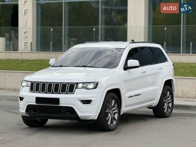 Джип Grand Cherokee 2021 у Дніпро (Дніпропетровську) на Automoto.ua Білий Джип Grand Cherokee, об'ємом двигуна 3.6 л та пробігом 93 тис. км за 26500 $, фото 1 на Automoto.ua