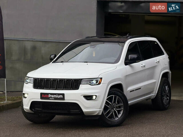 Білий Джип Grand Cherokee, об'ємом двигуна 3.6 л та пробігом 30 тис. км за 31000 $, фото 1 на Automoto.ua