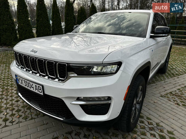 Білий Джип Grand Cherokee, об'ємом двигуна 2 л та пробігом 39 тис. км за 45500 $, фото 1 на Automoto.ua