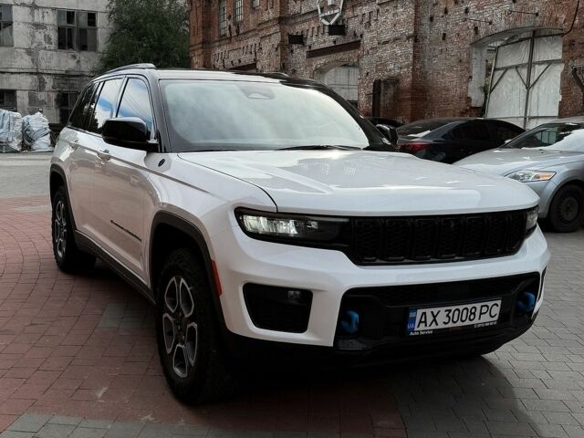 Білий Джип Grand Cherokee, об'ємом двигуна 2 л та пробігом 62 тис. км за 43000 $, фото 1 на Automoto.ua