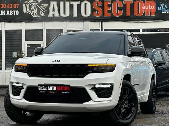 Білий Джип Grand Cherokee, об'ємом двигуна 2 л та пробігом 44 тис. км за 49500 $, фото 1 на Automoto.ua