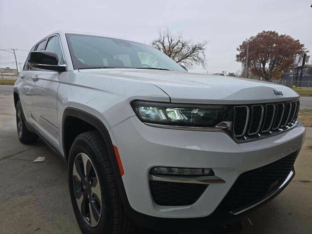 Білий Джип Grand Cherokee, об'ємом двигуна 0 л та пробігом 40 тис. км за 40000 $, фото 1 на Automoto.ua