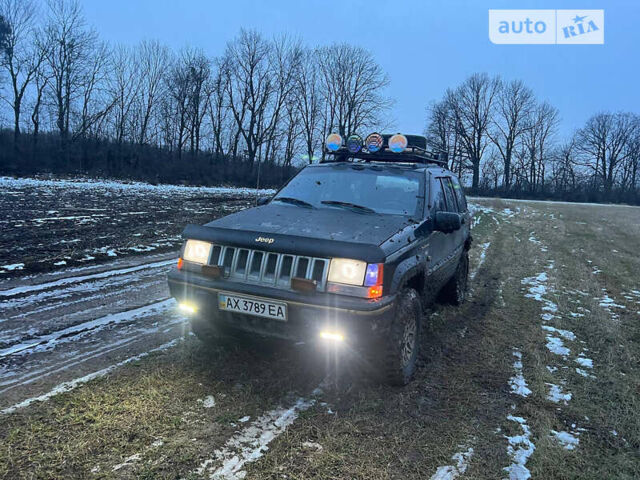 Чорний Джип Grand Cherokee, об'ємом двигуна 3.95 л та пробігом 250 тис. км за 3200 $, фото 1 на Automoto.ua