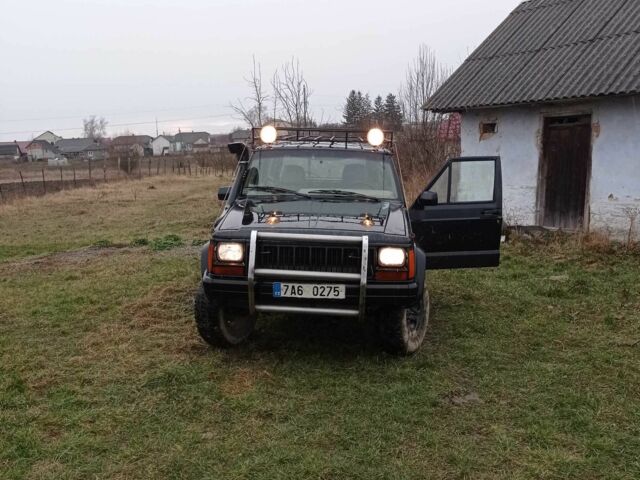 Чорний Джип Grand Cherokee, об'ємом двигуна 2.5 л та пробігом 100 тис. км за 3700 $, фото 1 на Automoto.ua