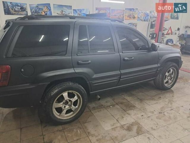 Чорний Джип Grand Cherokee, об'ємом двигуна 4 л та пробігом 294 тис. км за 5000 $, фото 1 на Automoto.ua