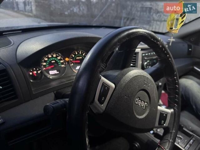 Черный Джип Гранд Чероки, объемом двигателя 3.7 л и пробегом 235 тыс. км за 8000 $, фото 1 на Automoto.ua