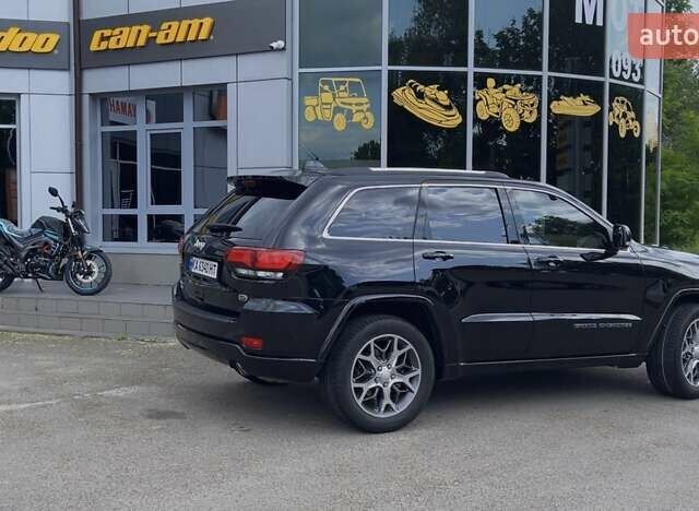 Черный Джип Гранд Чероки, объемом двигателя 2.99 л и пробегом 27 тыс. км за 47000 $, фото 1 на Automoto.ua