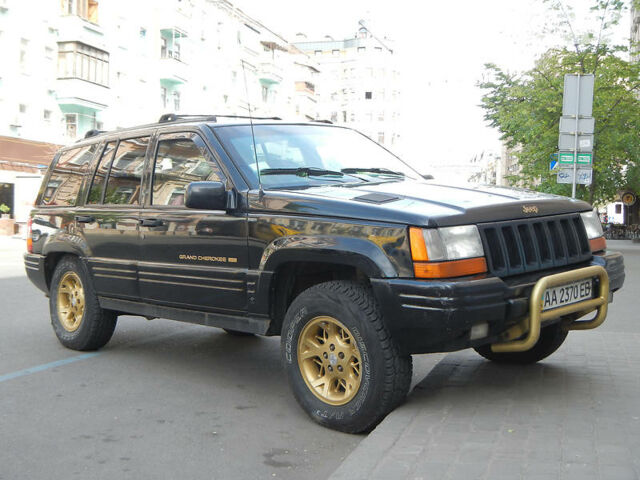 Чорний Джип Grand Cherokee, об'ємом двигуна 5.2 л та пробігом 500 тис. км за 5500 $, фото 1 на Automoto.ua