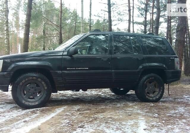 Чорний Джип Grand Cherokee, об'ємом двигуна 4 л та пробігом 150 тис. км за 5000 $, фото 1 на Automoto.ua