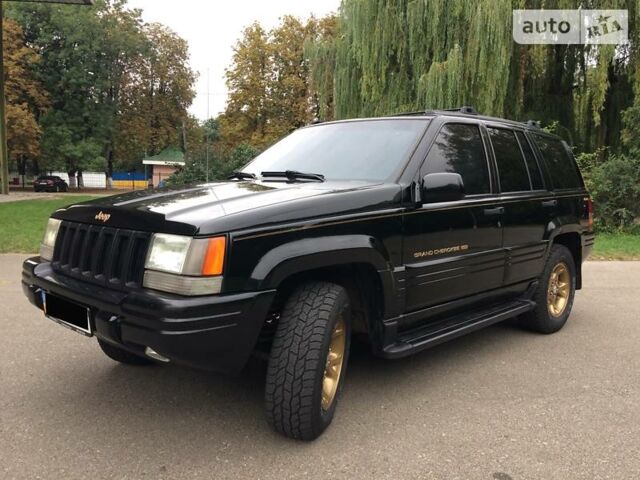 Чорний Джип Grand Cherokee, об'ємом двигуна 5.2 л та пробігом 300 тис. км за 5500 $, фото 1 на Automoto.ua