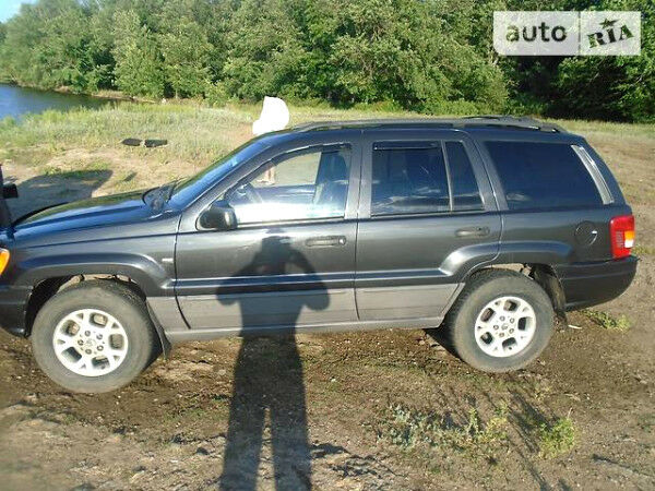 Чорний Джип Grand Cherokee, об'ємом двигуна 4 л та пробігом 200 тис. км за 4000 $, фото 1 на Automoto.ua