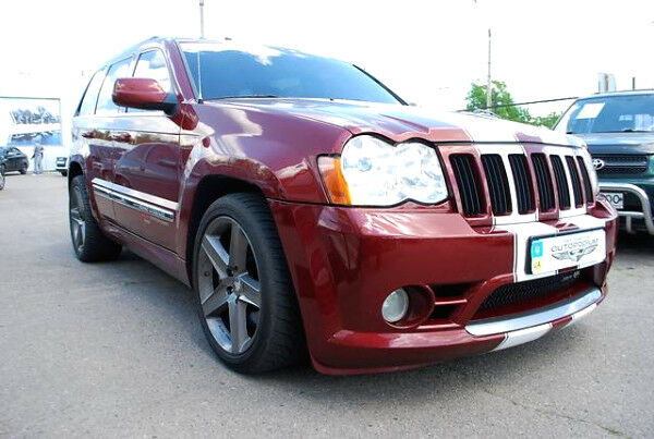 Червоний Джип Grand Cherokee, об'ємом двигуна 6.1 л та пробігом 72 тис. км за 26999 $, фото 1 на Automoto.ua