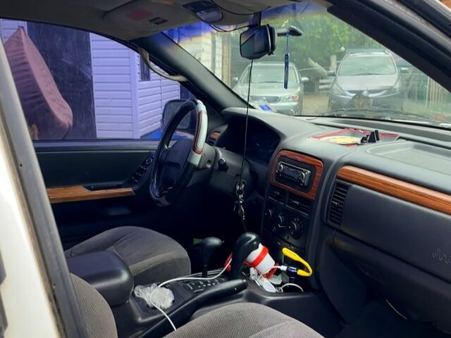 Джип Grand Cherokee, об'ємом двигуна 4 л та пробігом 400 тис. км за 6400 $, фото 1 на Automoto.ua