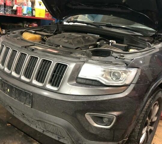 Сірий Джип Grand Cherokee, об'ємом двигуна 3 л та пробігом 268 тис. км за 1000 $, фото 1 на Automoto.ua