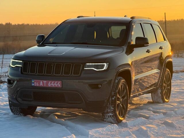 Серый Джип Гранд Чероки, объемом двигателя 3 л и пробегом 266 тыс. км за 21000 $, фото 1 на Automoto.ua